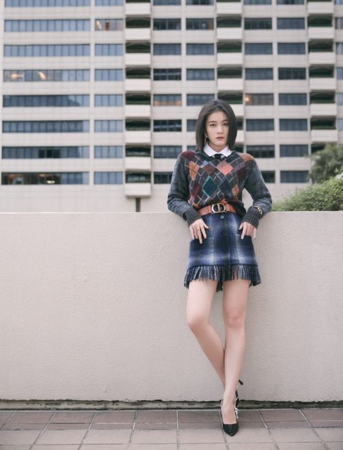 张雪迎不扮成熟的少女风穿搭太让人心动了 穿卡通针织衫,好可爱