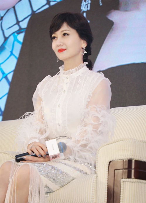 快学学65岁赵雅芝的穿搭,哪怕是年过六旬,但是优雅依旧