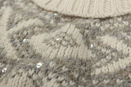 冬日时尚焦点 亮片雪花图案羊毛羊驼混纺宽松毛衫